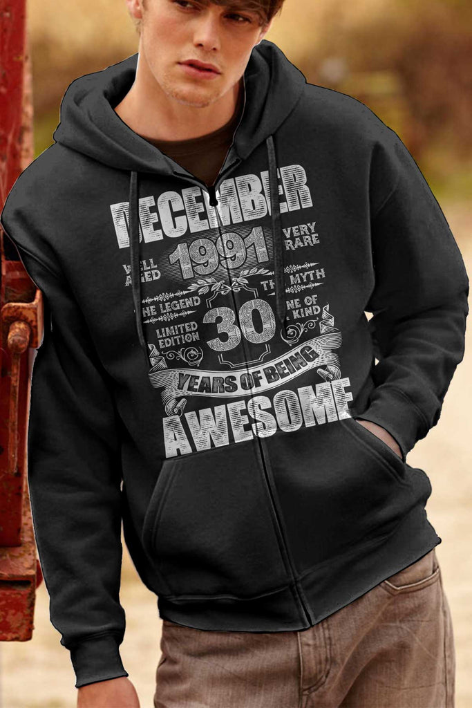The myth - for a birthday with a month and a year to order - a T-shirt, blouse or sweatshirt liratech.ro 18, 20, 30, 40 și 50 de ani: disponibile și cu mânecă lunga.